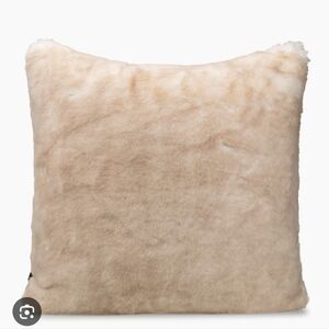 Ugg Dream Faux Fur Pillow Covers With Inserts 18x18